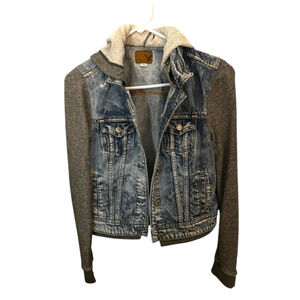 American Eagle Hooded Jean Jacket, SZ: Medium, Blue